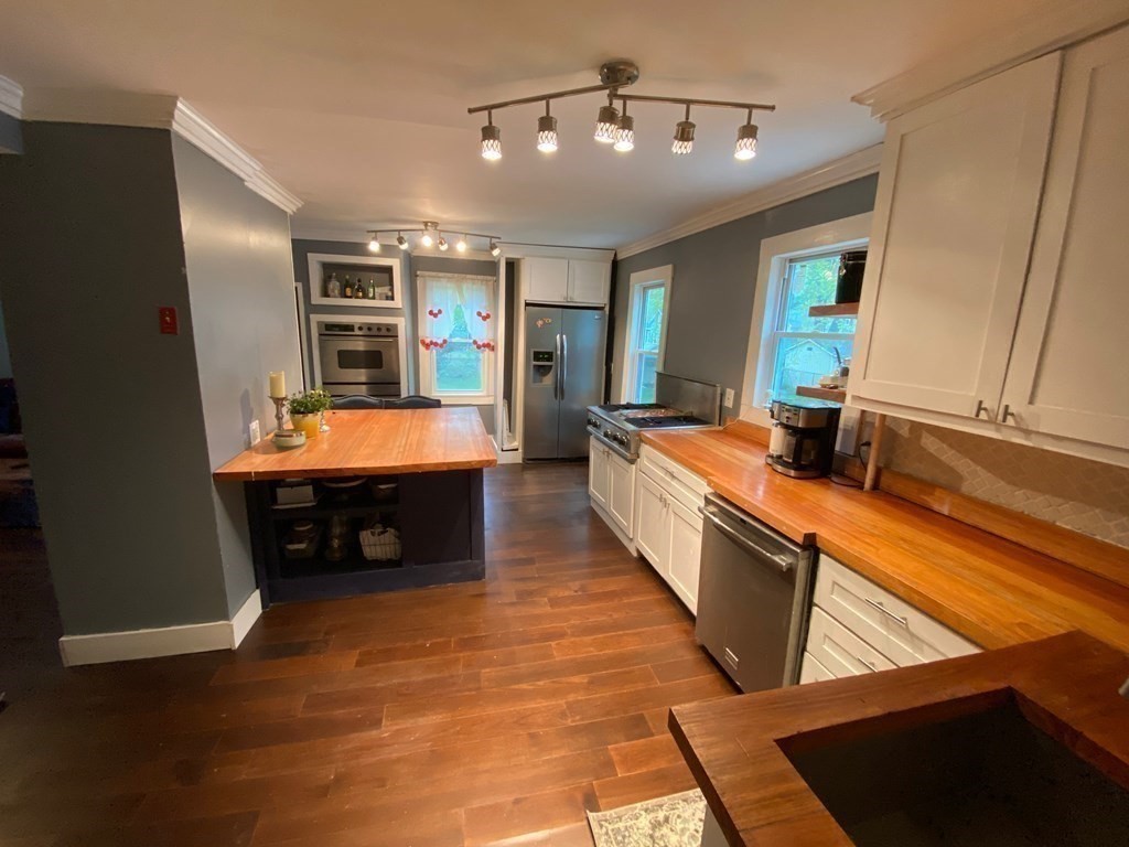 654 Newbury Street Springfield, MA 01104 - Photo 26 of 31 Gallery Image 26