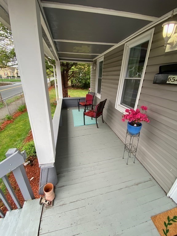 654 Newbury Street Springfield, MA 01104 - Photo 5 of 31 Gallery Image 5