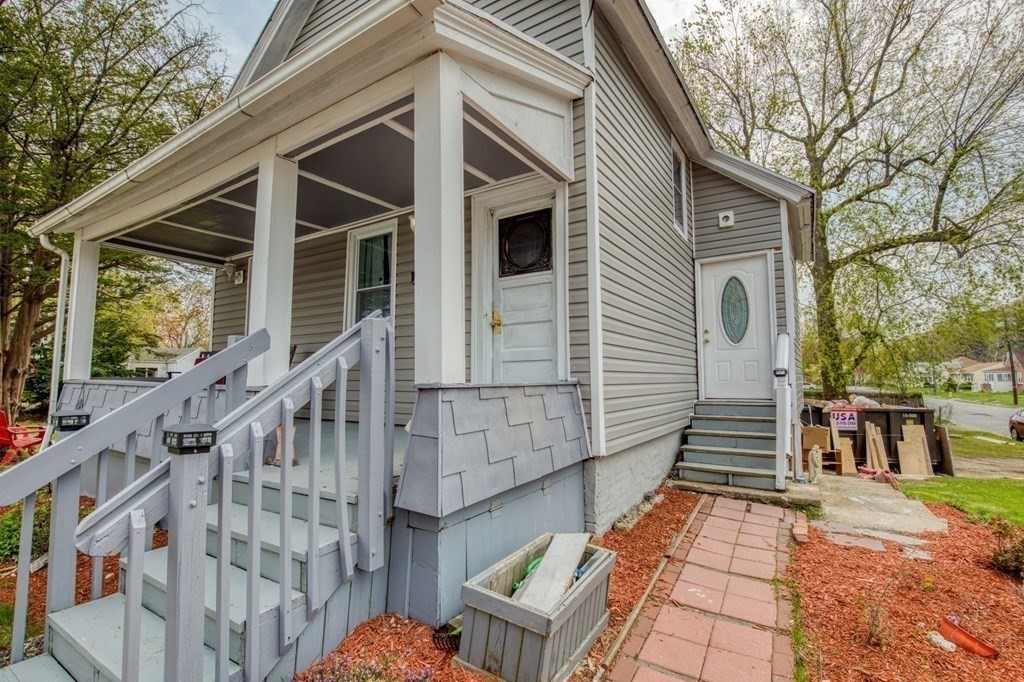 654 Newbury Street Springfield, MA 01104 - Photo 7 of 31 Gallery Image 7
