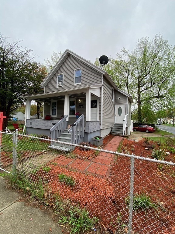654 Newbury Street Springfield, MA 01104 - Photo 8 of 31 Gallery Image 8