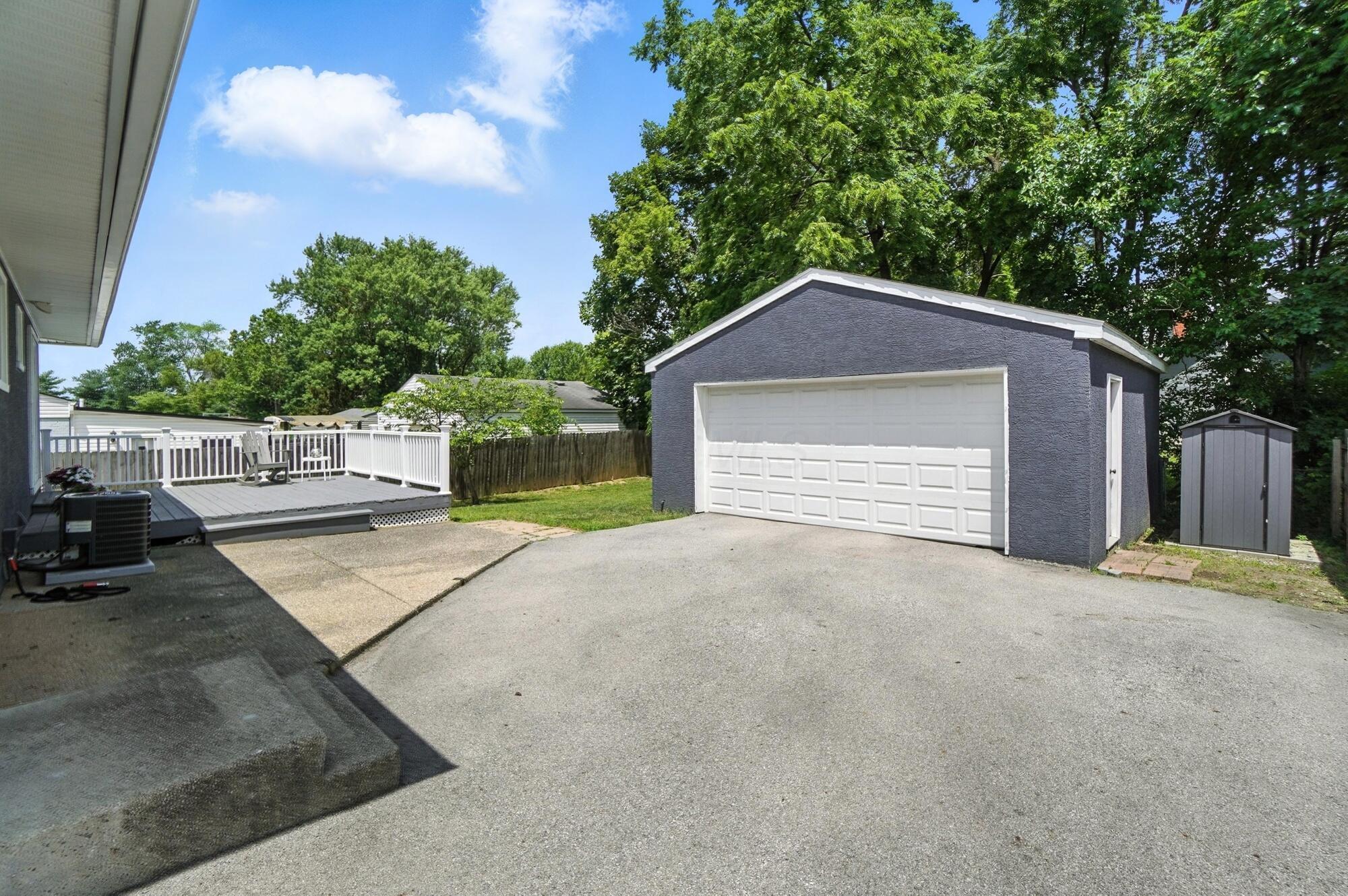 72 Cherrington Road Westerville, OH 43081 - Photo 28 of 29 032