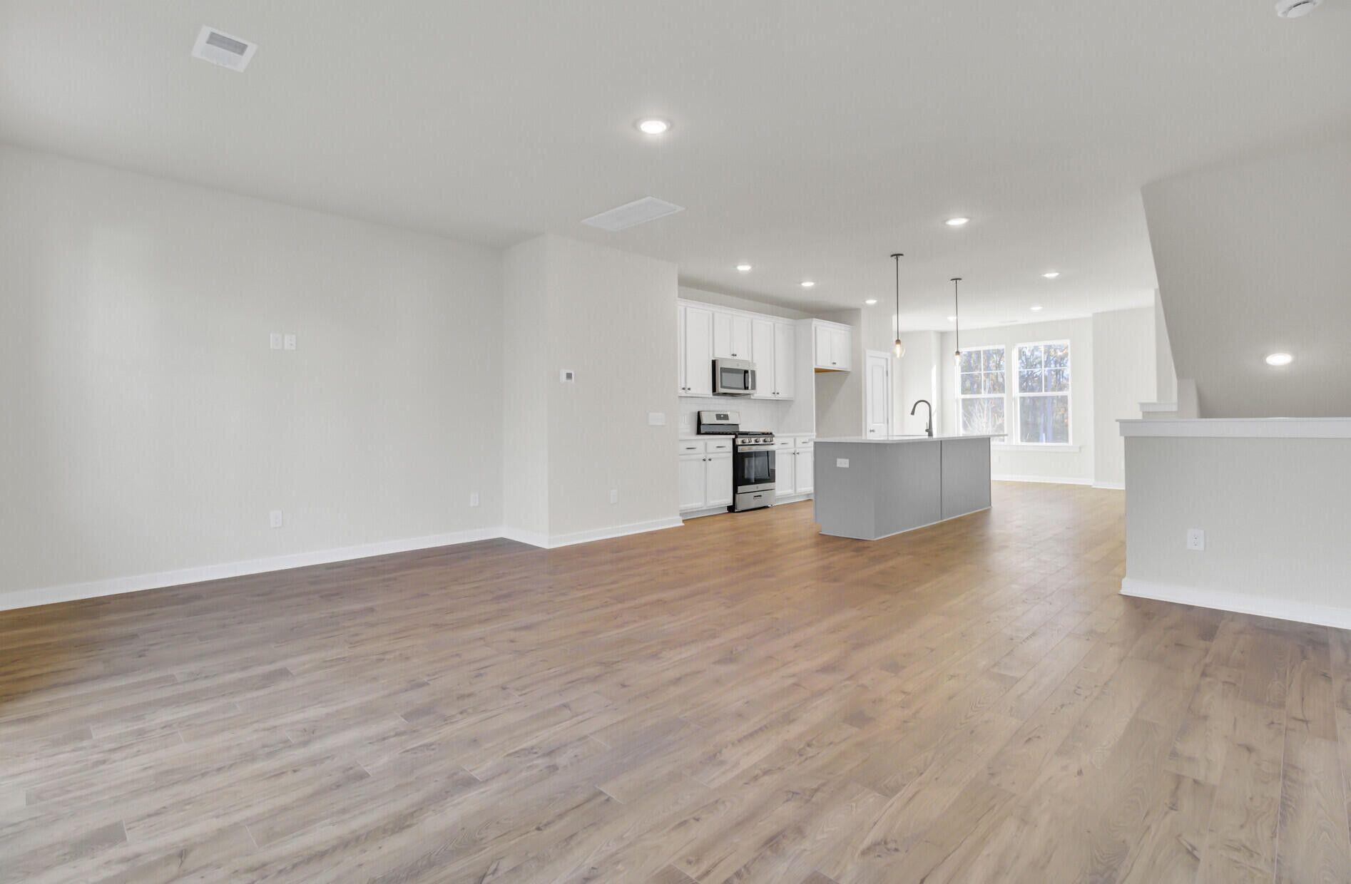 2011 Quiet Ibis Road Hanahan, SC 29410 - Photo 19 of 34 20250828144451062664000000-o