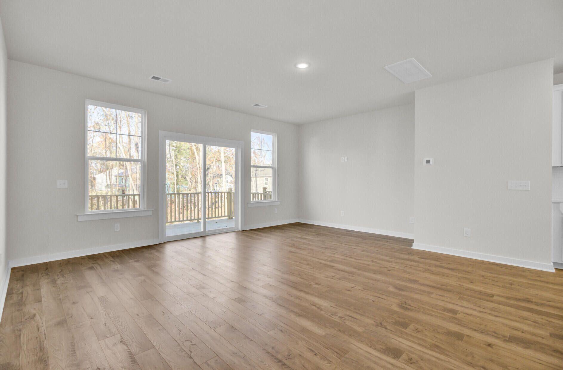 2011 Quiet Ibis Road Hanahan, SC 29410 - Photo 4 of 34 20250828144449672947000000-o