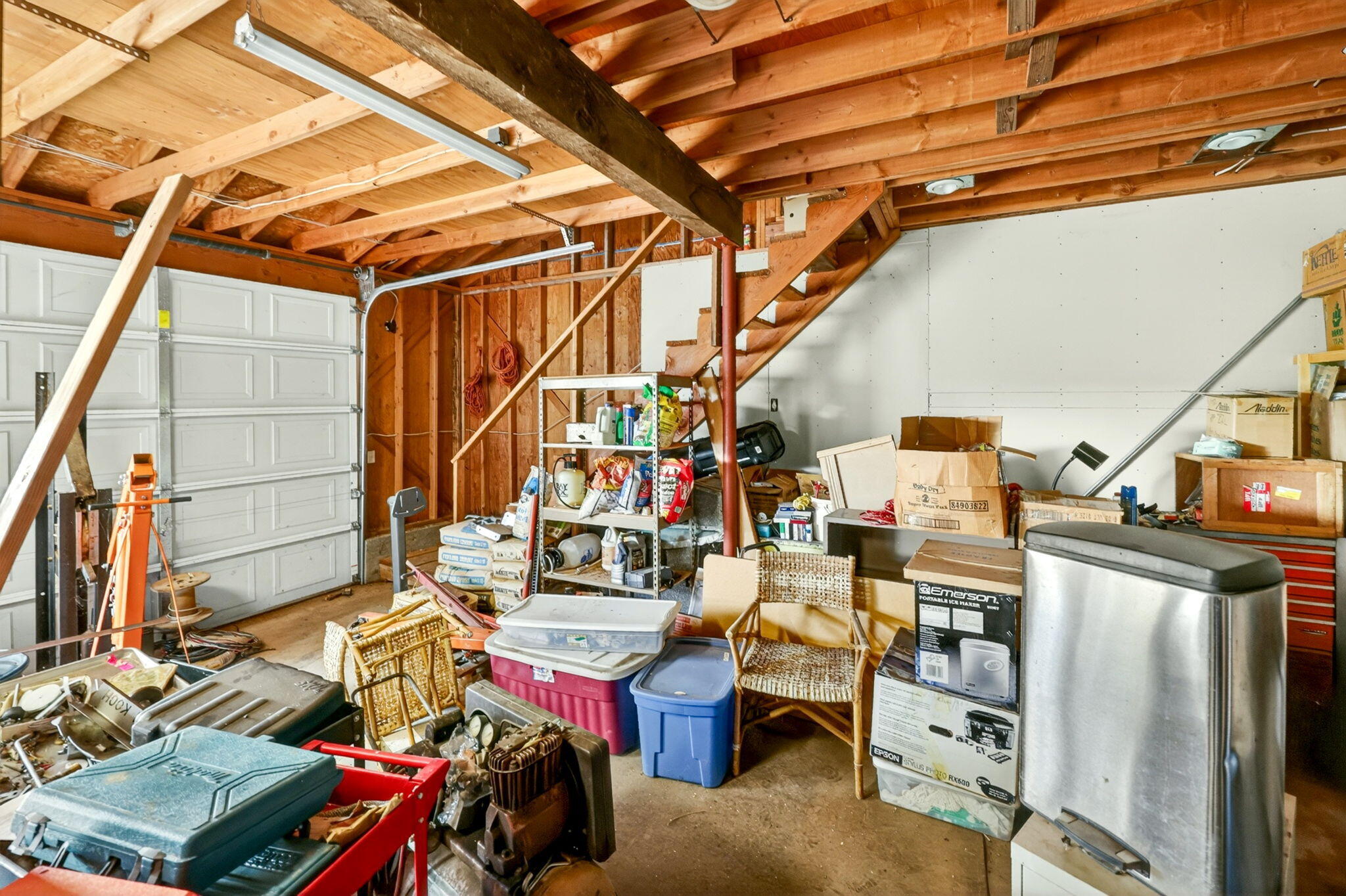 1374 West Linn Road Eagle Point, OR 97524 - Photo 35 of 45 Garage