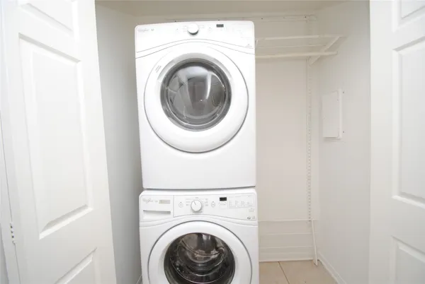 a close up view of a washer and dryer