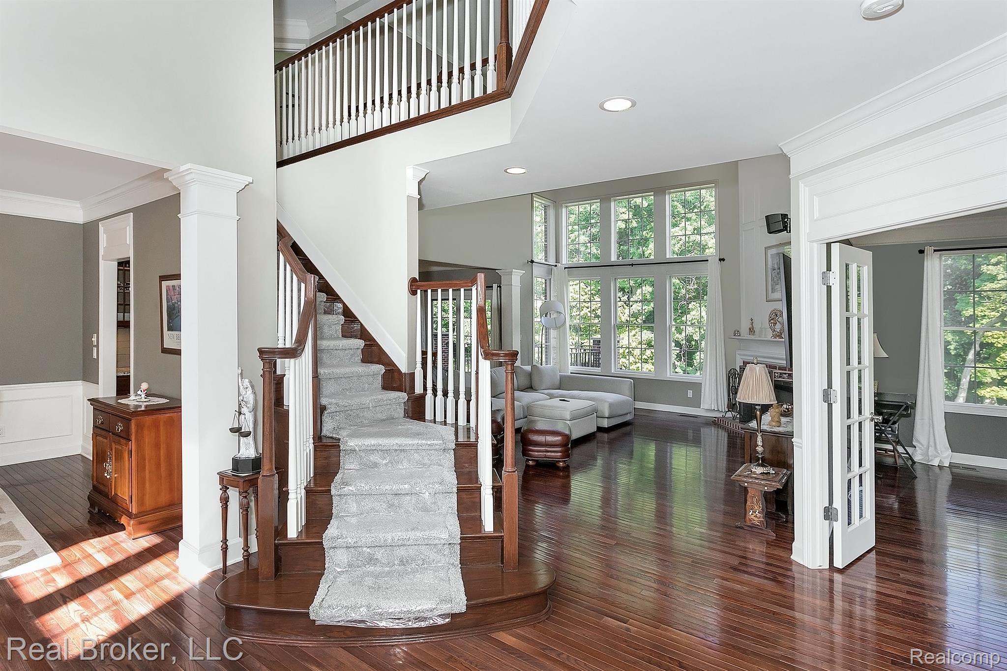 2318 Andover Boulevard Rochester, MI 48306 - Photo 16 of 74 Gallery Image 16