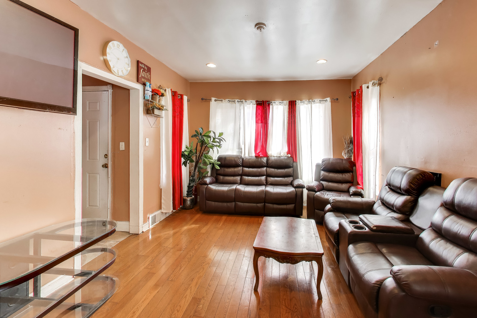 8822 South Ada Street Chicago, IL 60620 - Photo 3 of 32