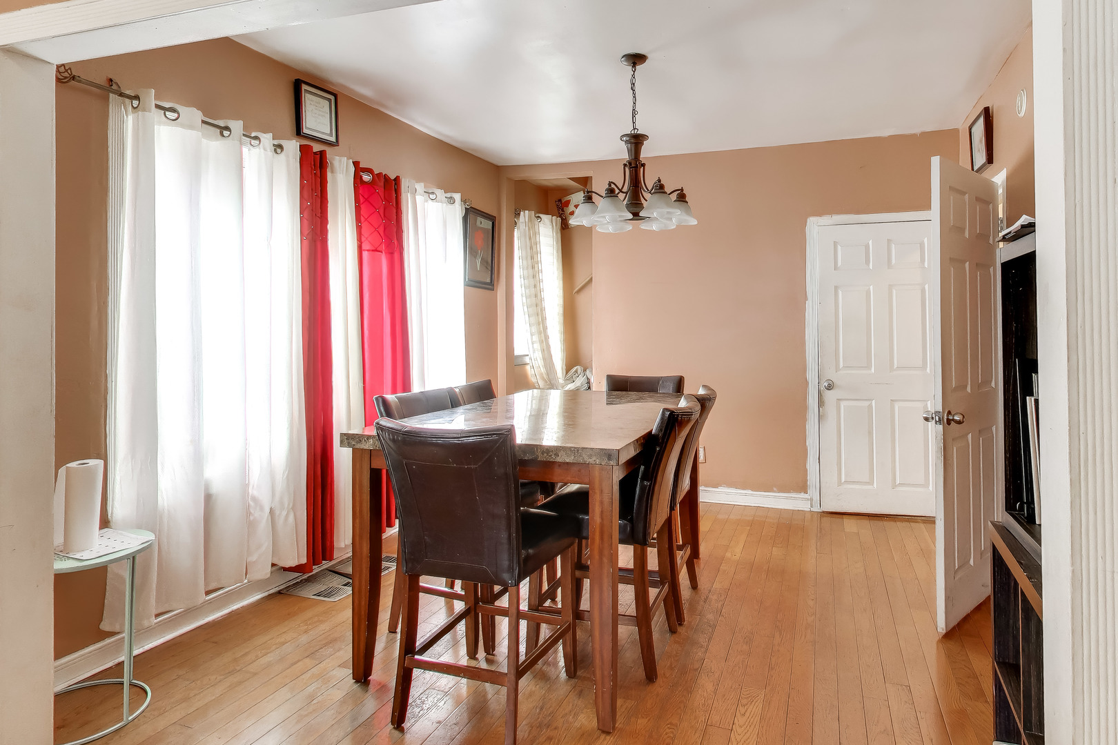 8822 South Ada Street Chicago, IL 60620 - Photo 8 of 32