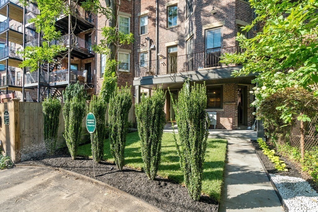 15 Regent Circle, Unit 1 Brookline, MA 02445 - Photo 11 of 12
