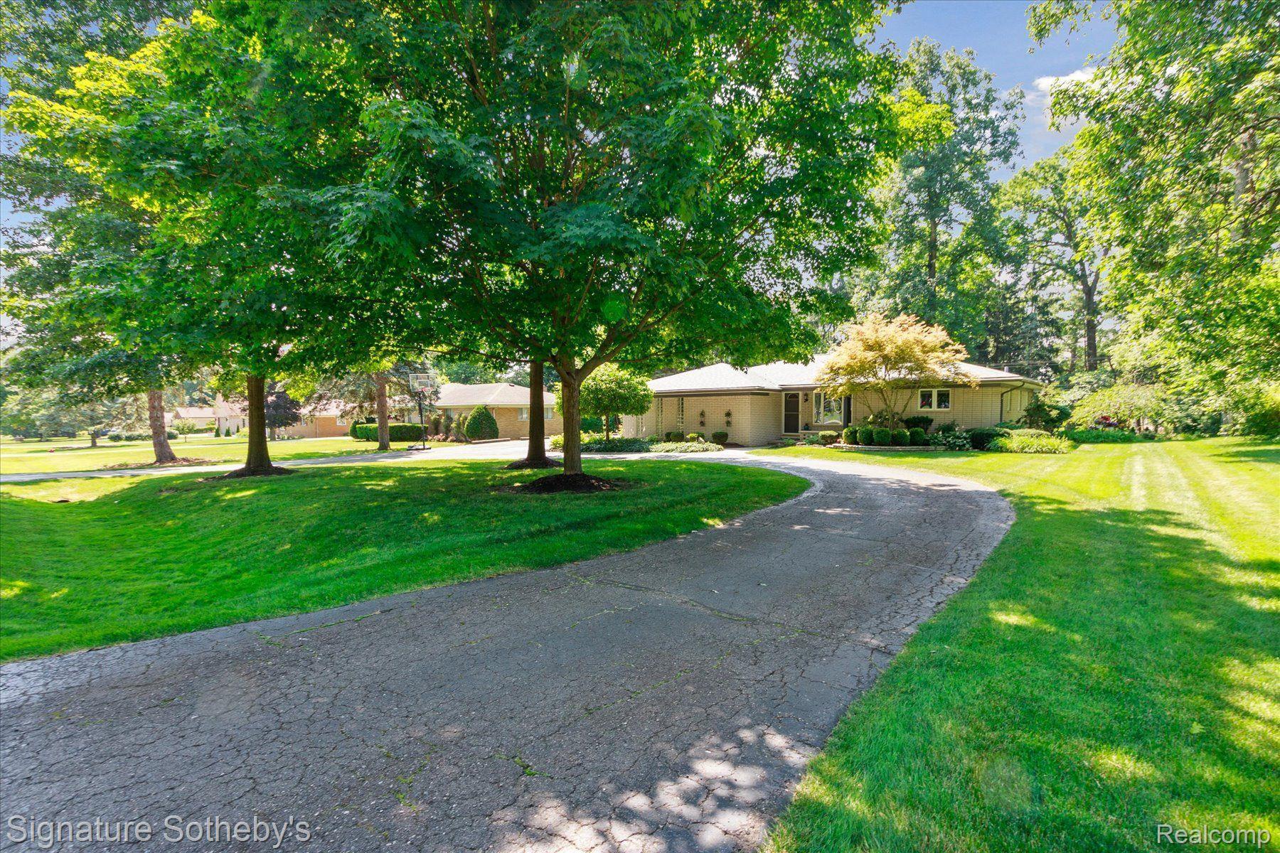 203 Montmorency Road Rochester, MI 48307 - Photo 4 of 28 Gallery Image 4