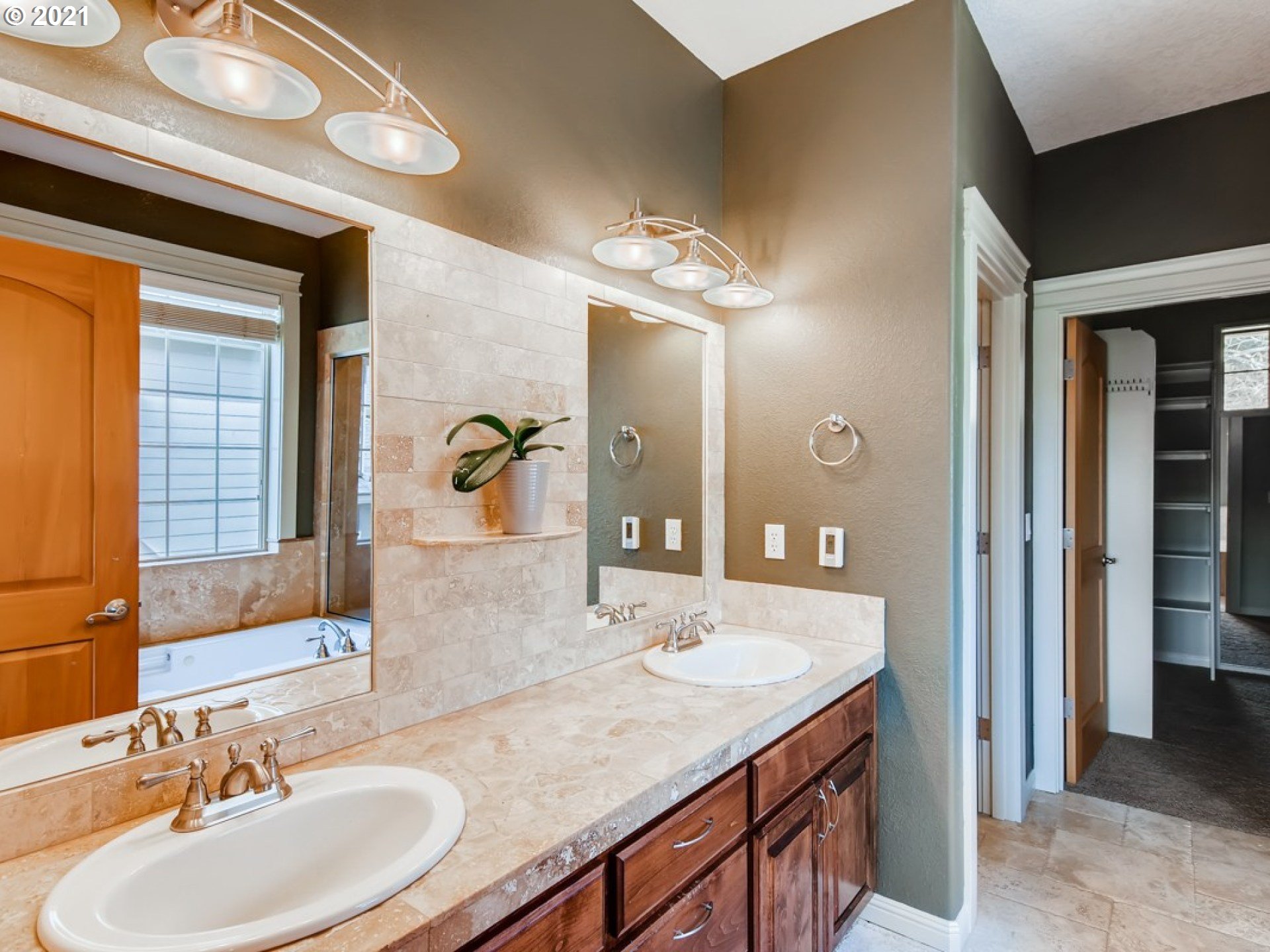 2379 Southwest Border Way Gresham, OR 97080 - Photo 15 of 31 Gallery Image 15