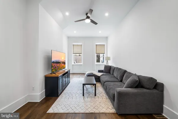 $449,900 | 609 North 17th Street, Unit 1, Philadelphia, PA 19130