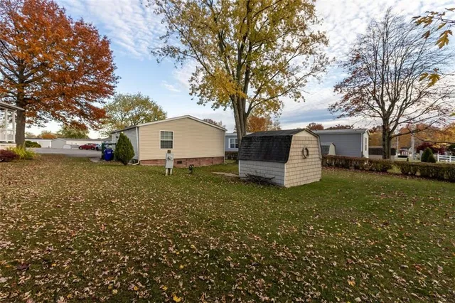 a view of a house with backyard