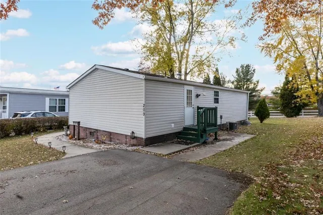 a view of a house with backyard and trees