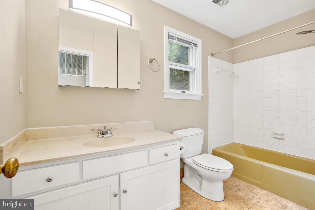 6871 Churchill Road McLean, VA 22101 - Photo 16 of 30 a bathroom with a sink a toilet and bathtub