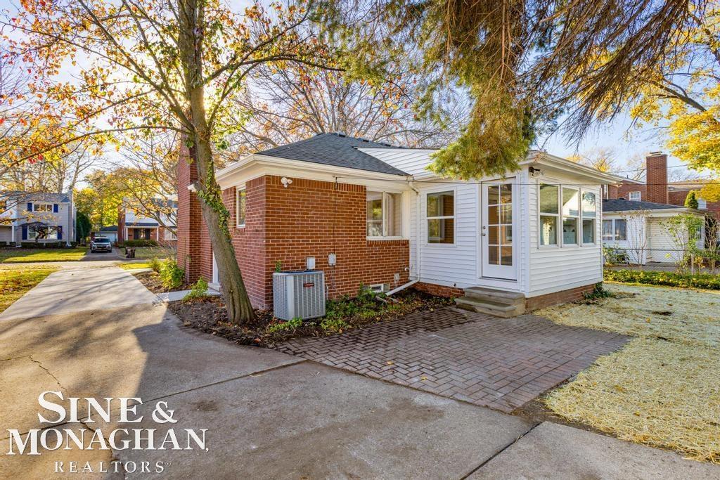 350 Ridgemont Road Grosse Pointe, MI 48236 - Photo 23 of 32 50127732-22.JPG