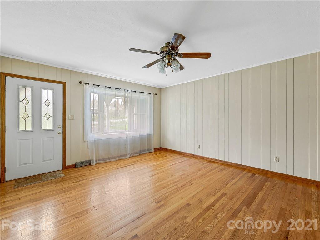 27 Gorman Bridge Road Asheville, NC 28804 - Photo 4 of 28 Gallery Image 4