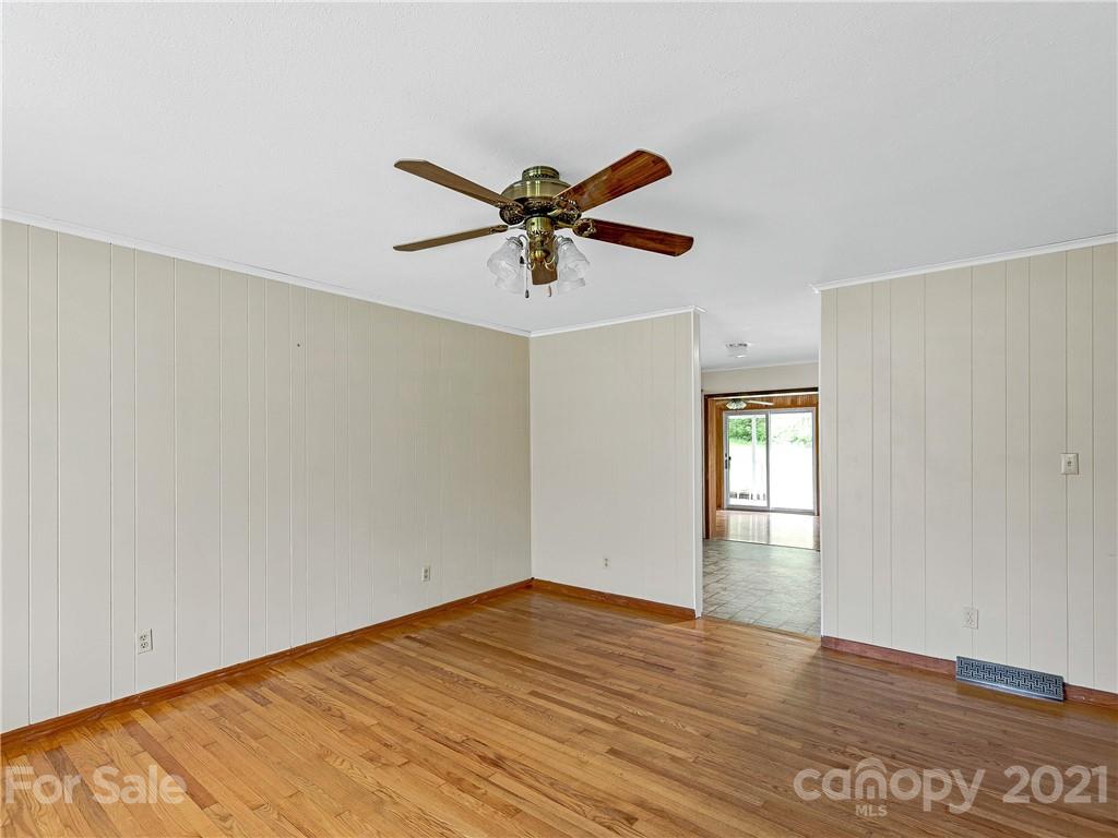 27 Gorman Bridge Road Asheville, NC 28804 - Photo 5 of 28 Gallery Image 5