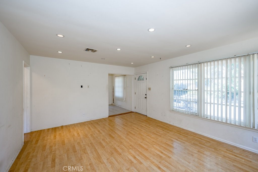 10652 Commerce Avenue Tujunga, CA 91042 - Photo 9 of 33