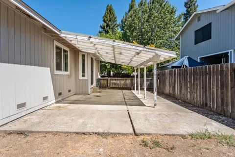 $399,950 | 555 Donner Lane, Ukiah, CA 95482
