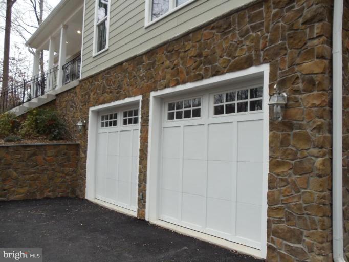 6582 Braddock Road Alexandria, VA 22312 - Photo 14 of 29 Garage 1