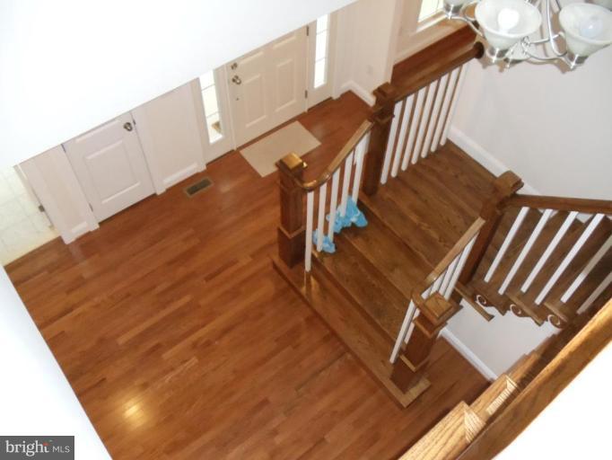 6582 Braddock Road Alexandria, VA 22312 - Photo 18 of 29 Entrance / Foyer