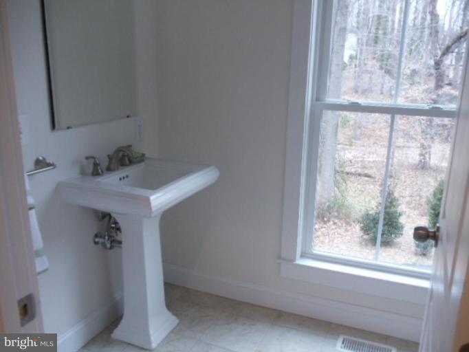 6582 Braddock Road Alexandria, VA 22312 - Photo 25 of 29 Half Bath 1