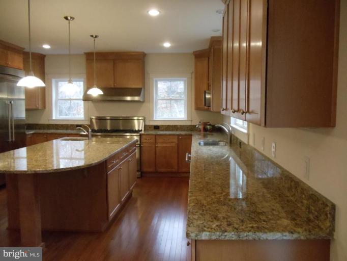 6582 Braddock Road Alexandria, VA 22312 - Photo 9 of 29 Kitchen