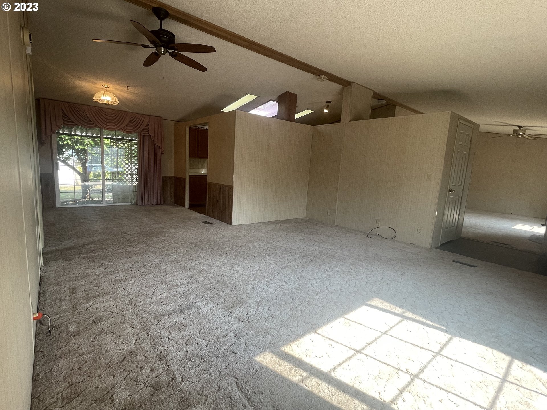 3275 Galena Loop Lebanon, OR 97355 - Photo 11 of 30 Living Room/Dining Room