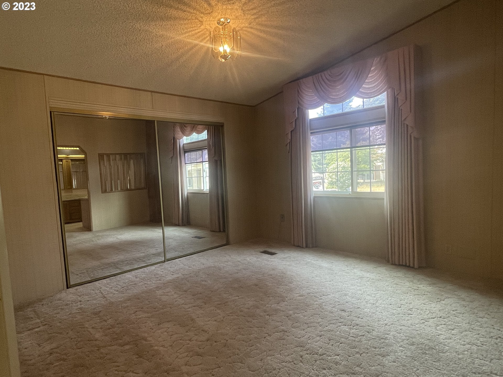 3275 Galena Loop Lebanon, OR 97355 - Photo 19 of 30 Owner's Suite Bedroom