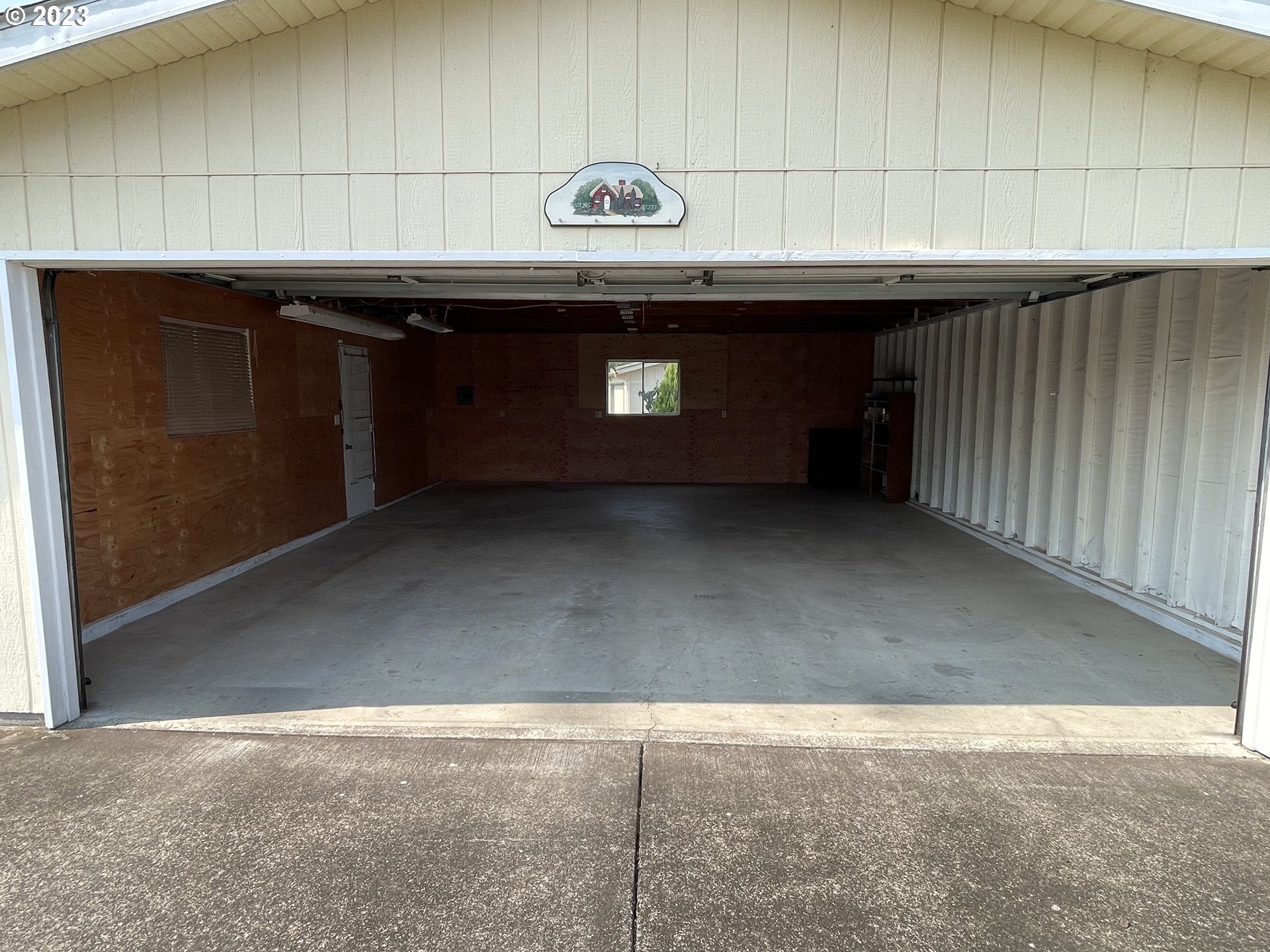 3275 Galena Loop Lebanon, OR 97355 - Photo 7 of 30 Garage