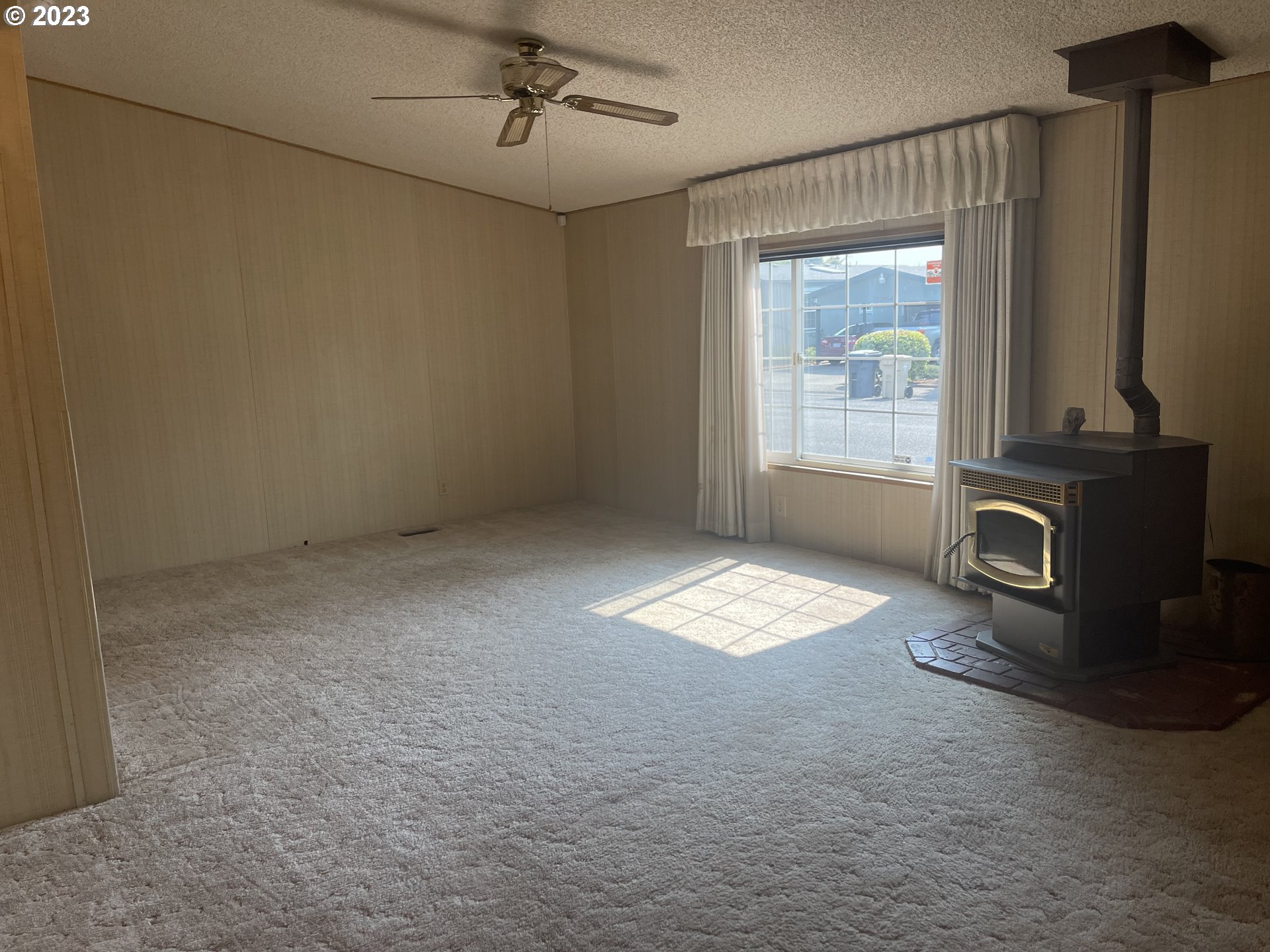 3275 Galena Loop Lebanon, OR 97355 - Photo 8 of 30 Family Room