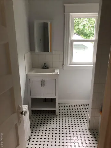 $2,790 | 227 Washington Avenue, Unit 2, Pleasantville, NY 10570