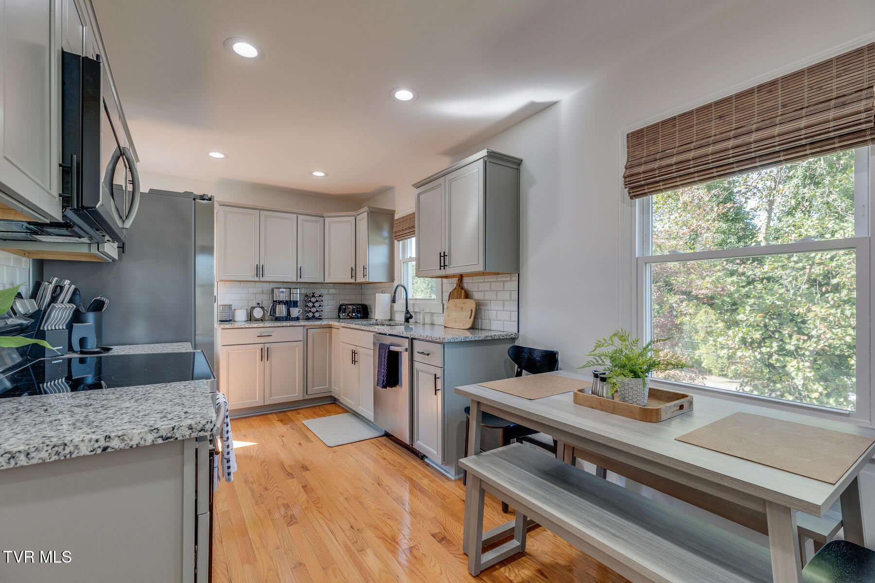 2549 Bay Street Bristol, TN 37620 - Photo 12 of 58 014