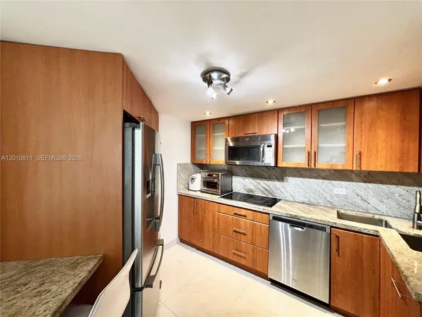 $3,150 | 999 Brickell Bay Drive, Unit 1905, Miami, FL 33131