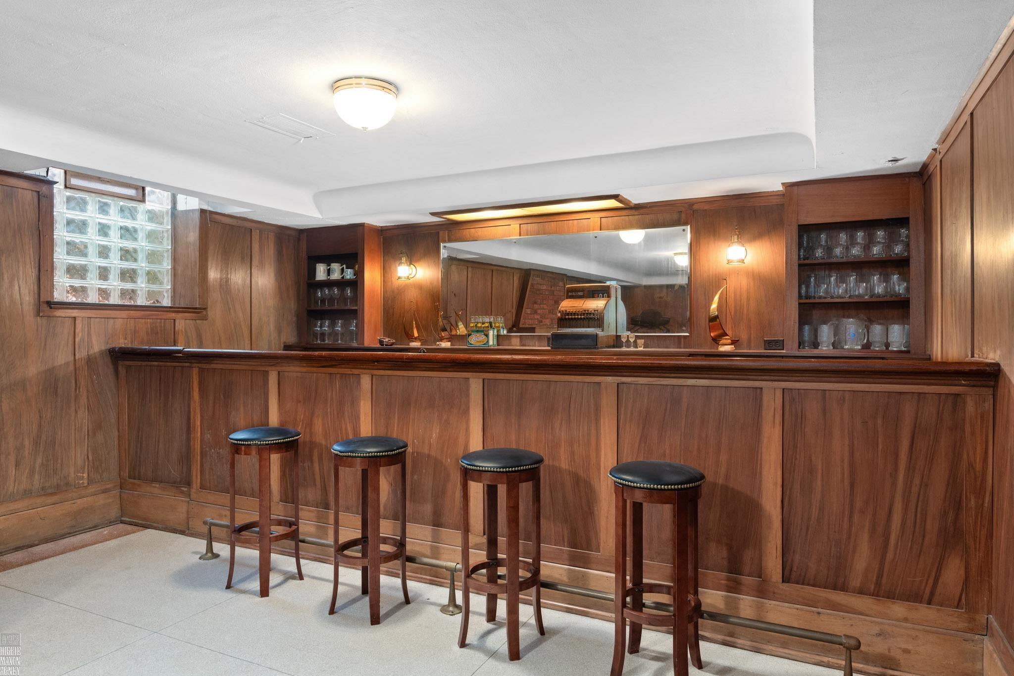 1009 Yorkshire Road Grosse Pointe, MI 48230 - Photo 17 of 38 Built-in wet bar