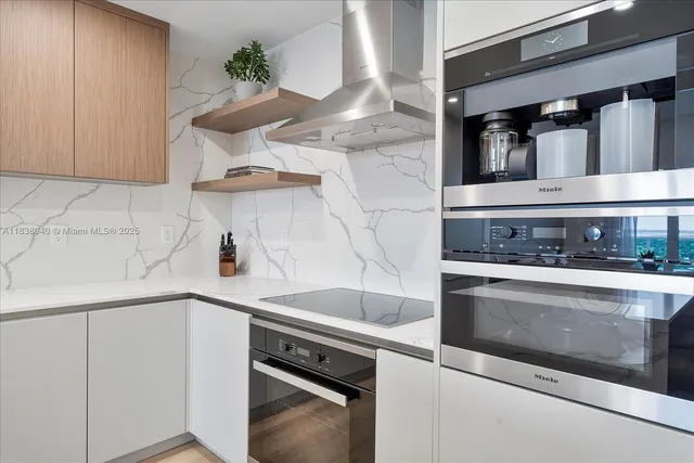 $8,000 | 2301 Collins Avenue, Unit 1633, Miami Beach, FL 33139