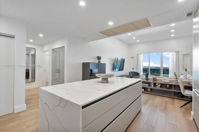 $8,000 | 2301 Collins Avenue, Unit 1633, Miami Beach, FL 33139