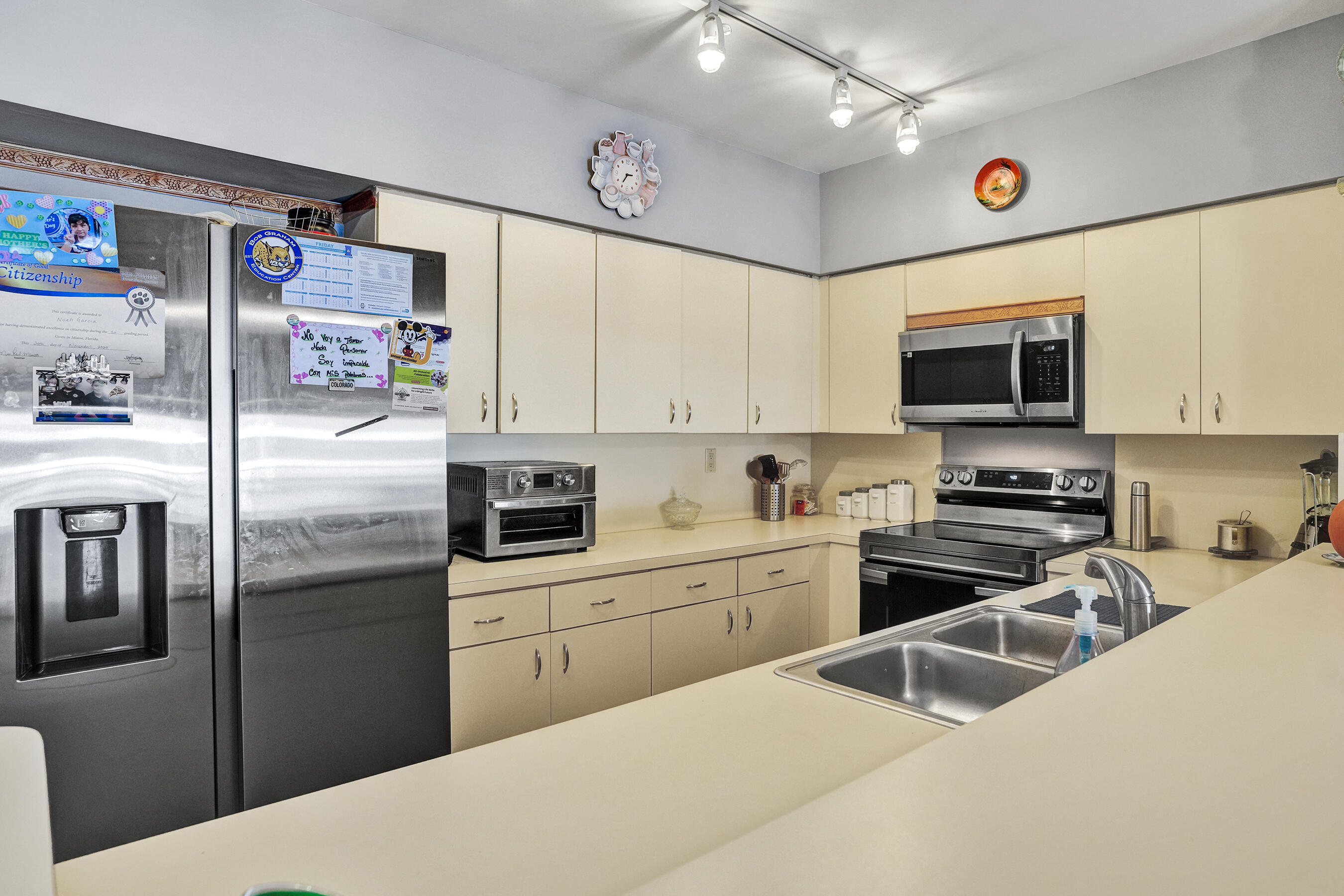 8511 Ardoch Road Hialeah, FL 33016 - Photo 11 of 41 DSC05185