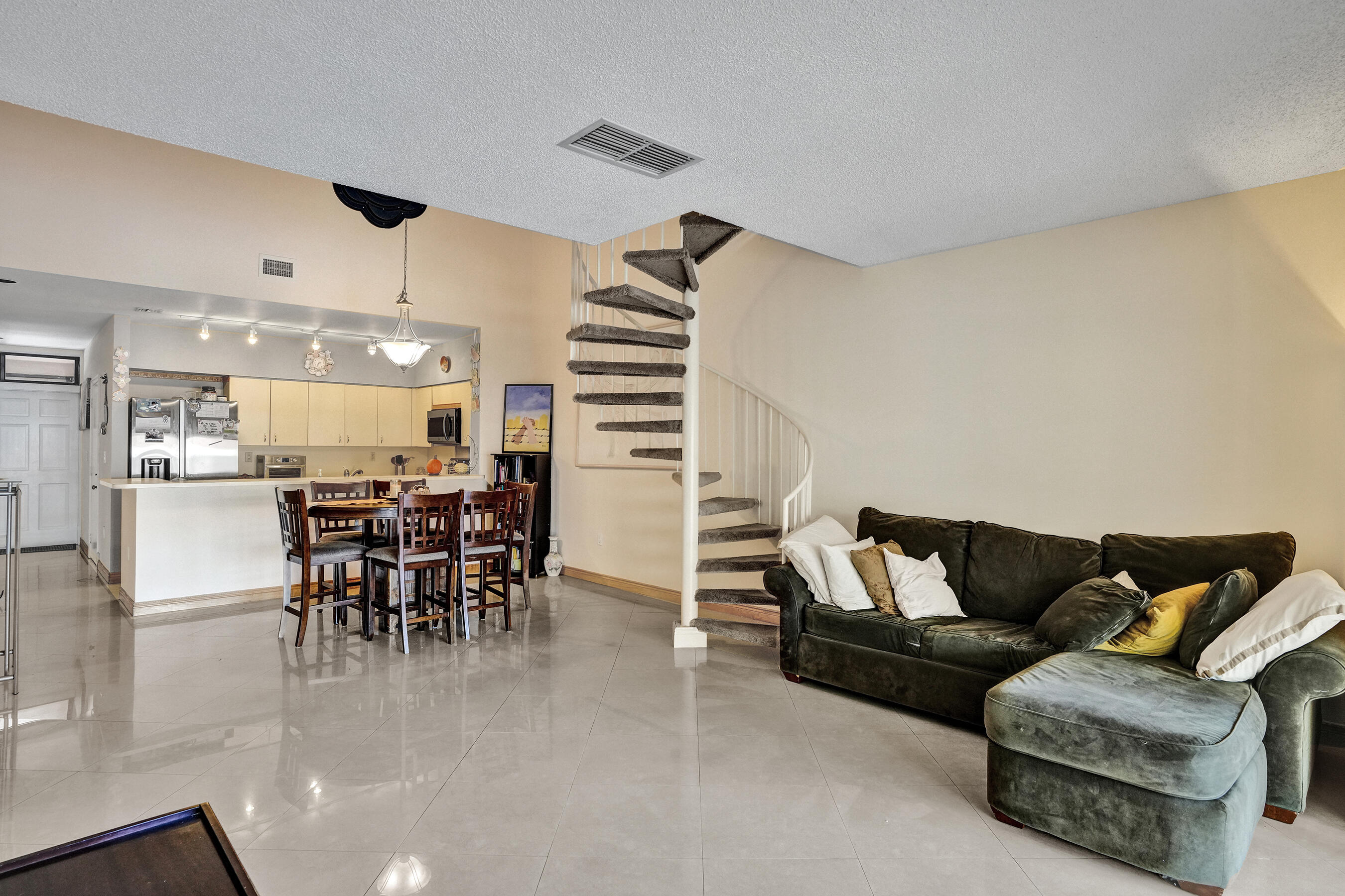 8511 Ardoch Road Hialeah, FL 33016 - Photo 12 of 41 DSC05203