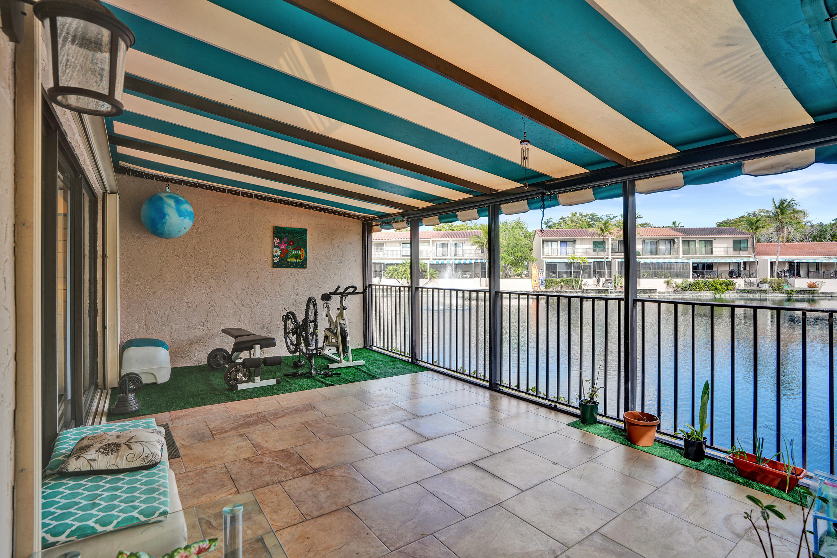 8511 Ardoch Road Hialeah, FL 33016 - Photo 3 of 41 DSC05212