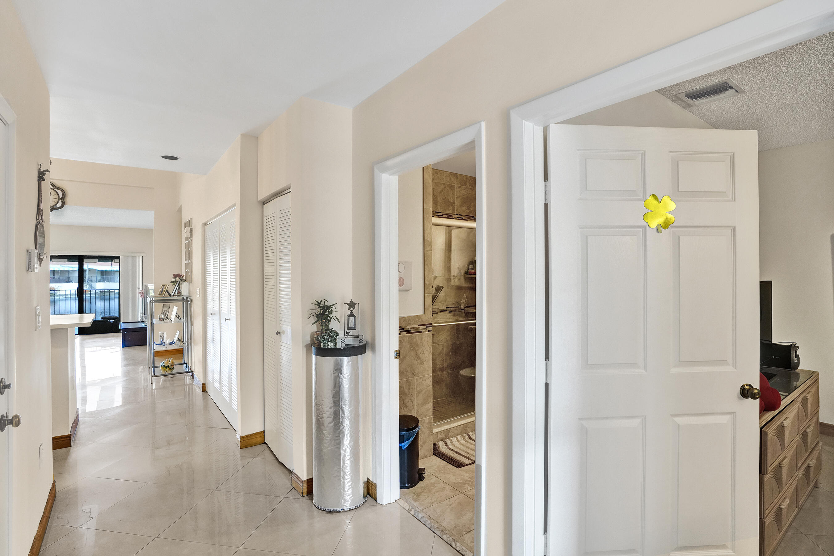 8511 Ardoch Road Hialeah, FL 33016 - Photo 4 of 41 DSC05251