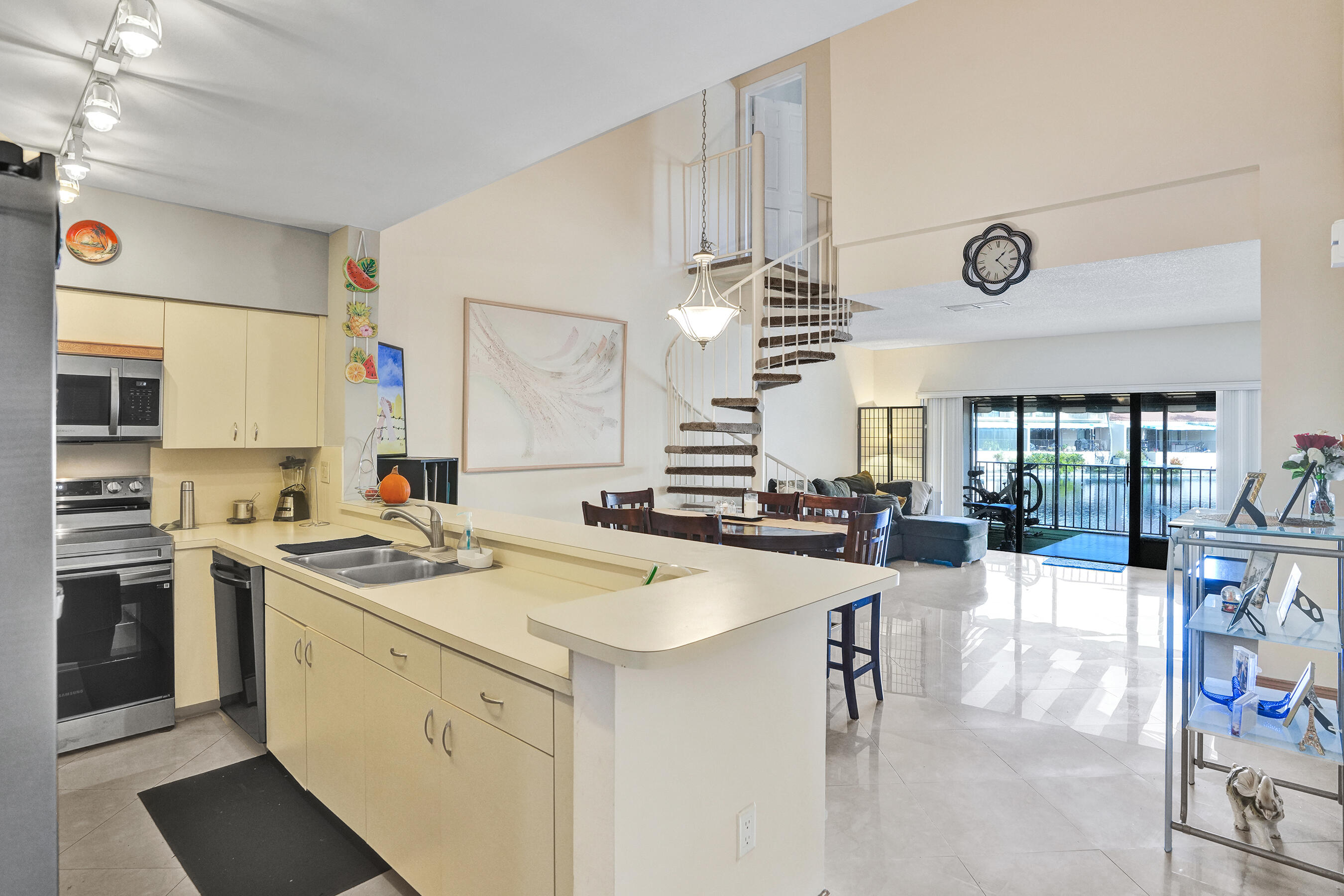 8511 Ardoch Road Hialeah, FL 33016 - Photo 7 of 41 DSC05179