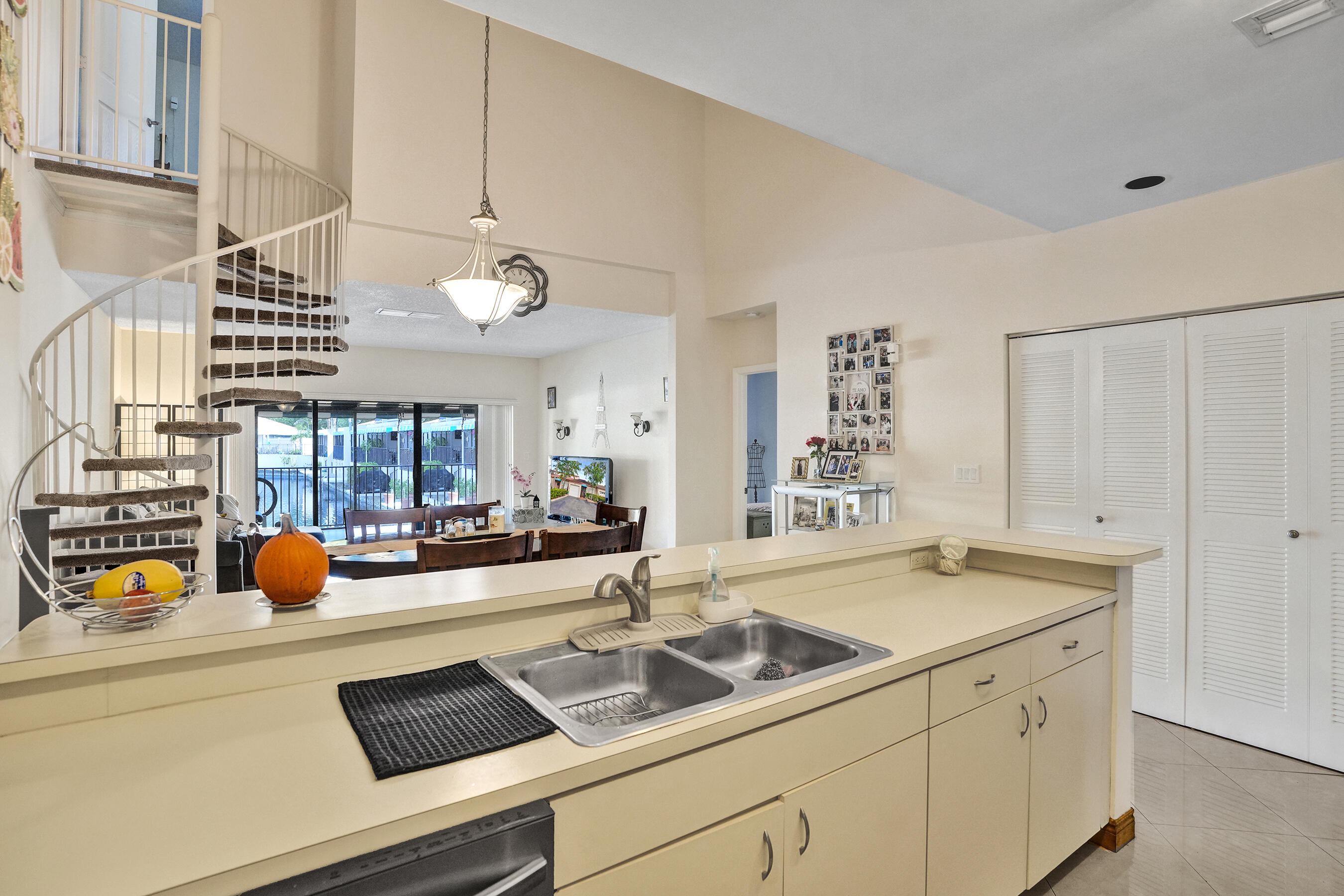 8511 Ardoch Road Hialeah, FL 33016 - Photo 9 of 41 DSC05197