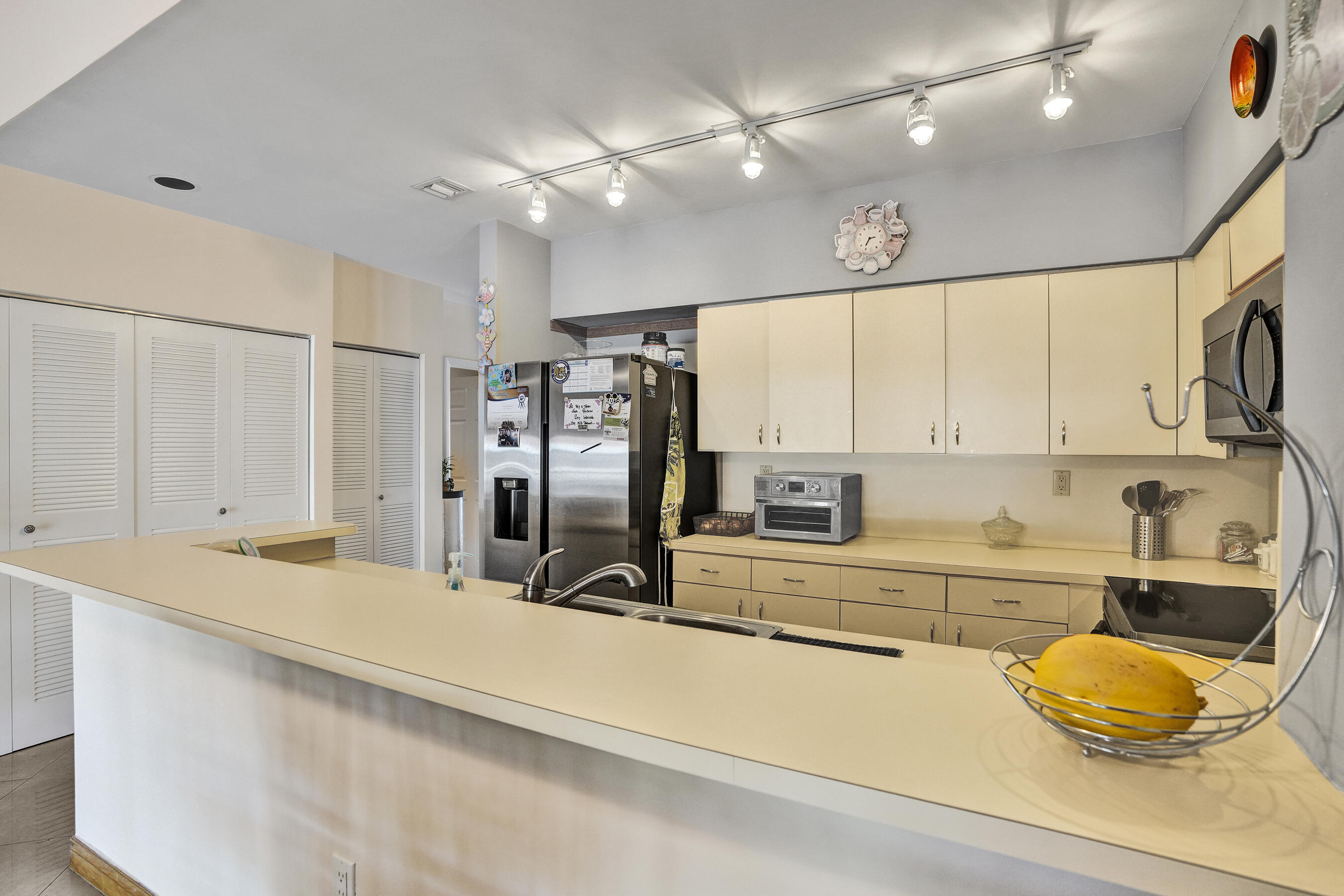 8511 Ardoch Road Hialeah, FL 33016 - Photo 10 of 41 DSC05188