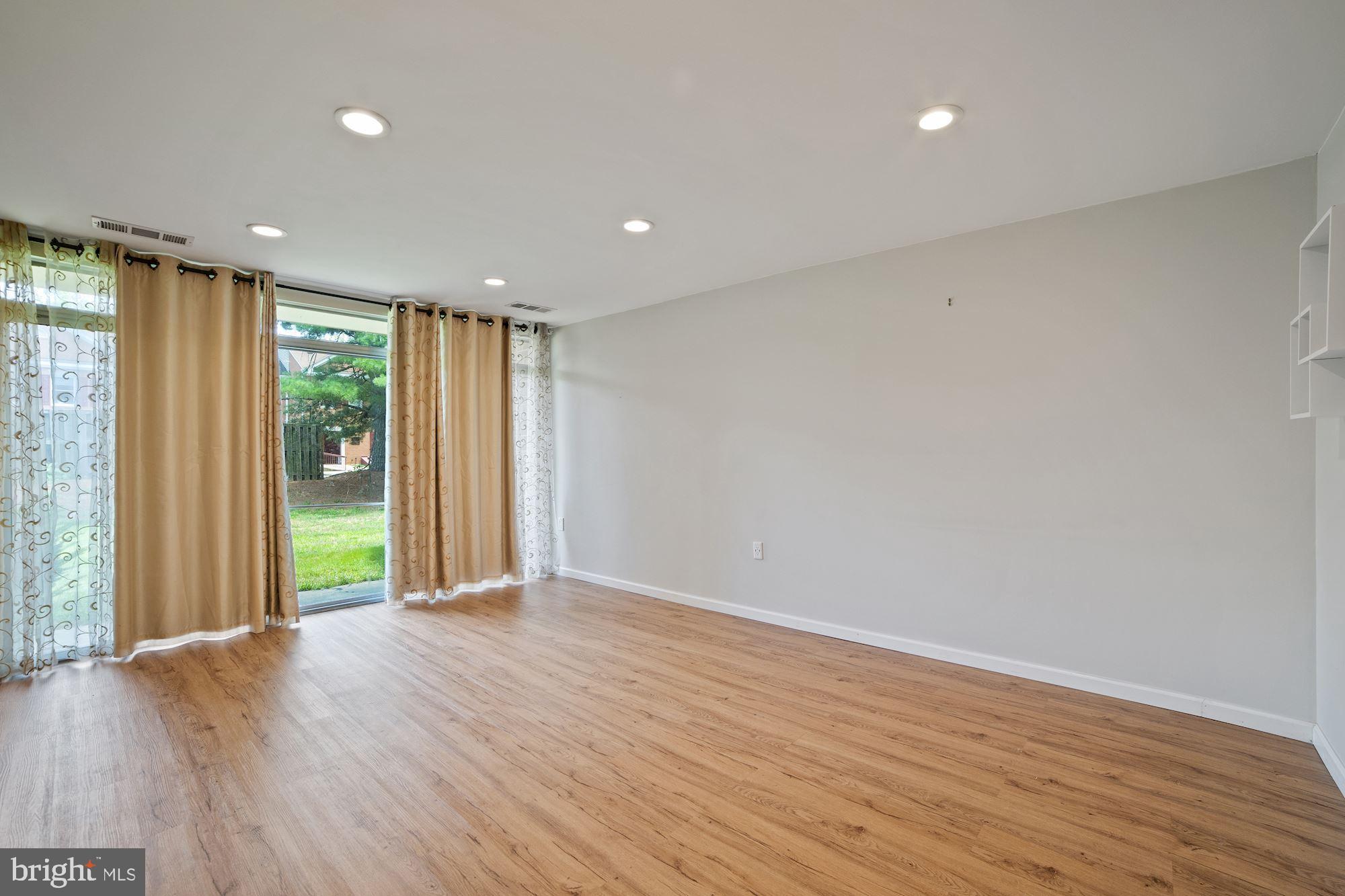 18602 Walkers Choice Road, Unit 1 Gaithersburg, MD 20886 - Photo 8 of 28 Gallery Image 8