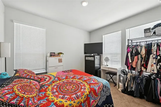 a en suite bathroom with a sink and a mirror
