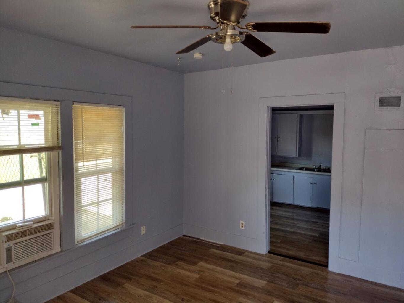 1810 Avenue R Lubbock, TX 79401 - Photo 10 of 16 20241219204400202547000000-o