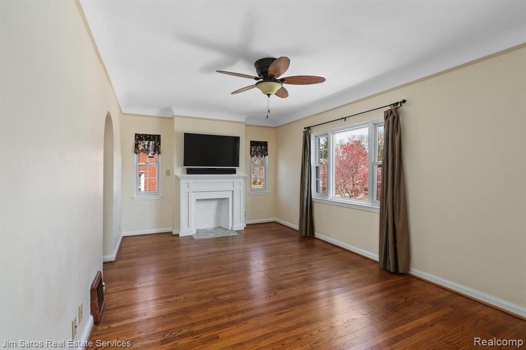 897 Rivard Boulevard Grosse Pointe, MI 48230 - Photo 3 of 19
