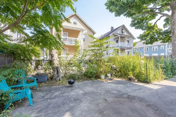 a view of a house with a yard and plants